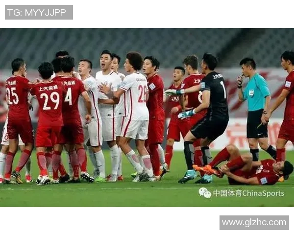 权健与上港在足协杯激战成平局双方晋级形势分析与展望 权健与上港在足协杯激战成平局双方晋级形势分析与展望