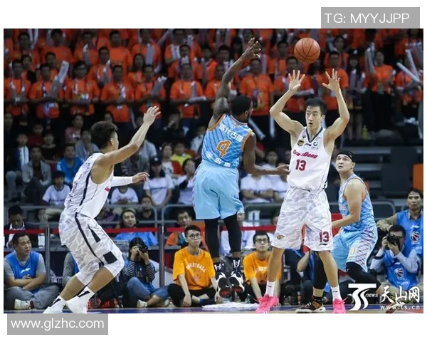 10月10日新疆男篮对阵广东精彩比赛视频回顾与分析