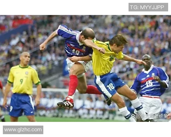 1998年世界杯决赛回顾法国队如何战胜巴西队夺冠的精彩瞬间与战术分析